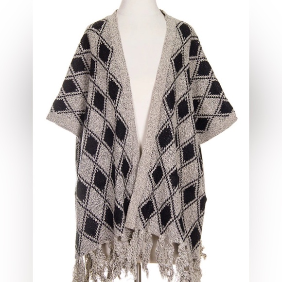 Black and Gray Diamond Pattern Sweater - Picture 3 of 3